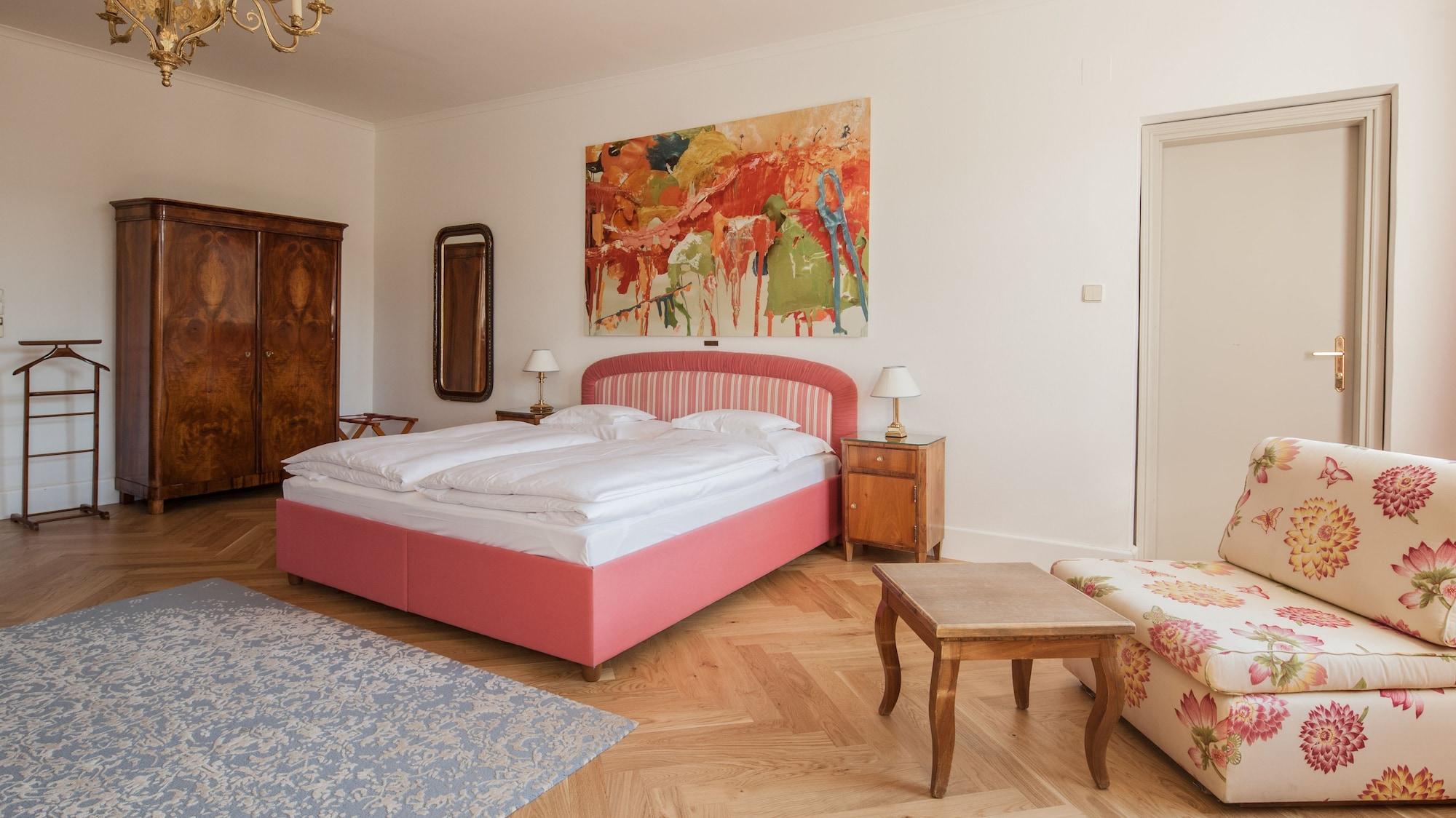 Schlossberghotel Γκρατς Εξωτερικό φωτογραφία A room at the Hotel Axelmannstein