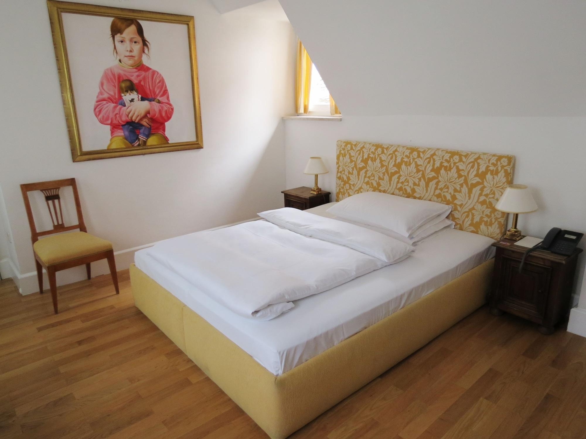 Schlossberghotel Γκρατς Εξωτερικό φωτογραφία A guest room at the hotel