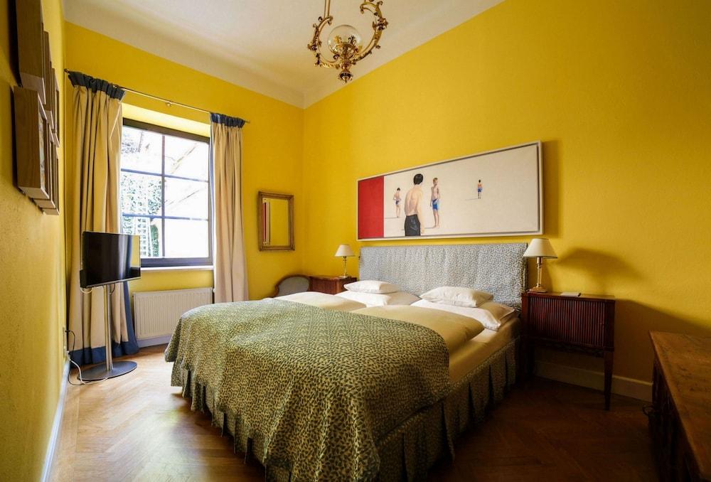 Schlossberghotel Γκρατς Εξωτερικό φωτογραφία A room at the Hotel Axelmannstein