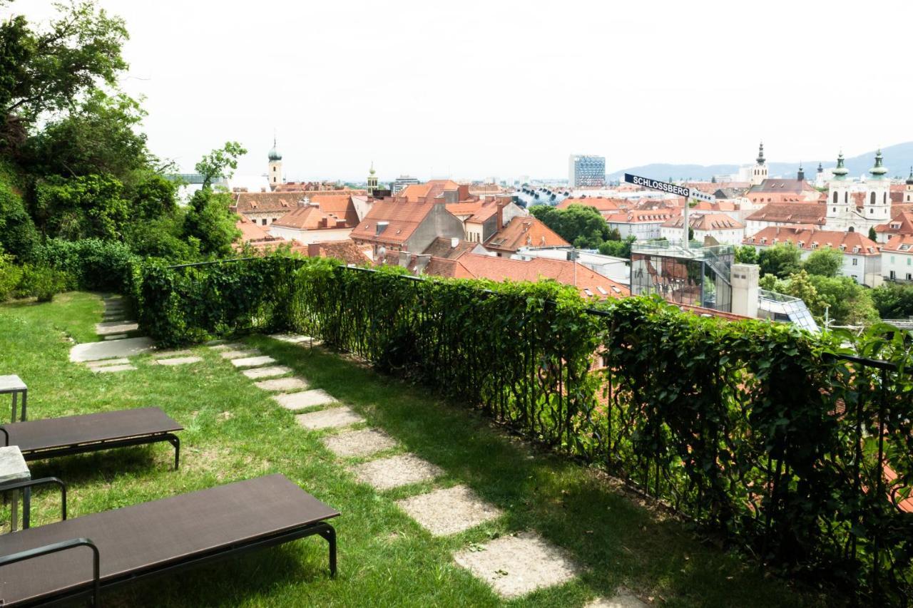 Schlossberghotel Γκρατς Εξωτερικό φωτογραφία View from the garden