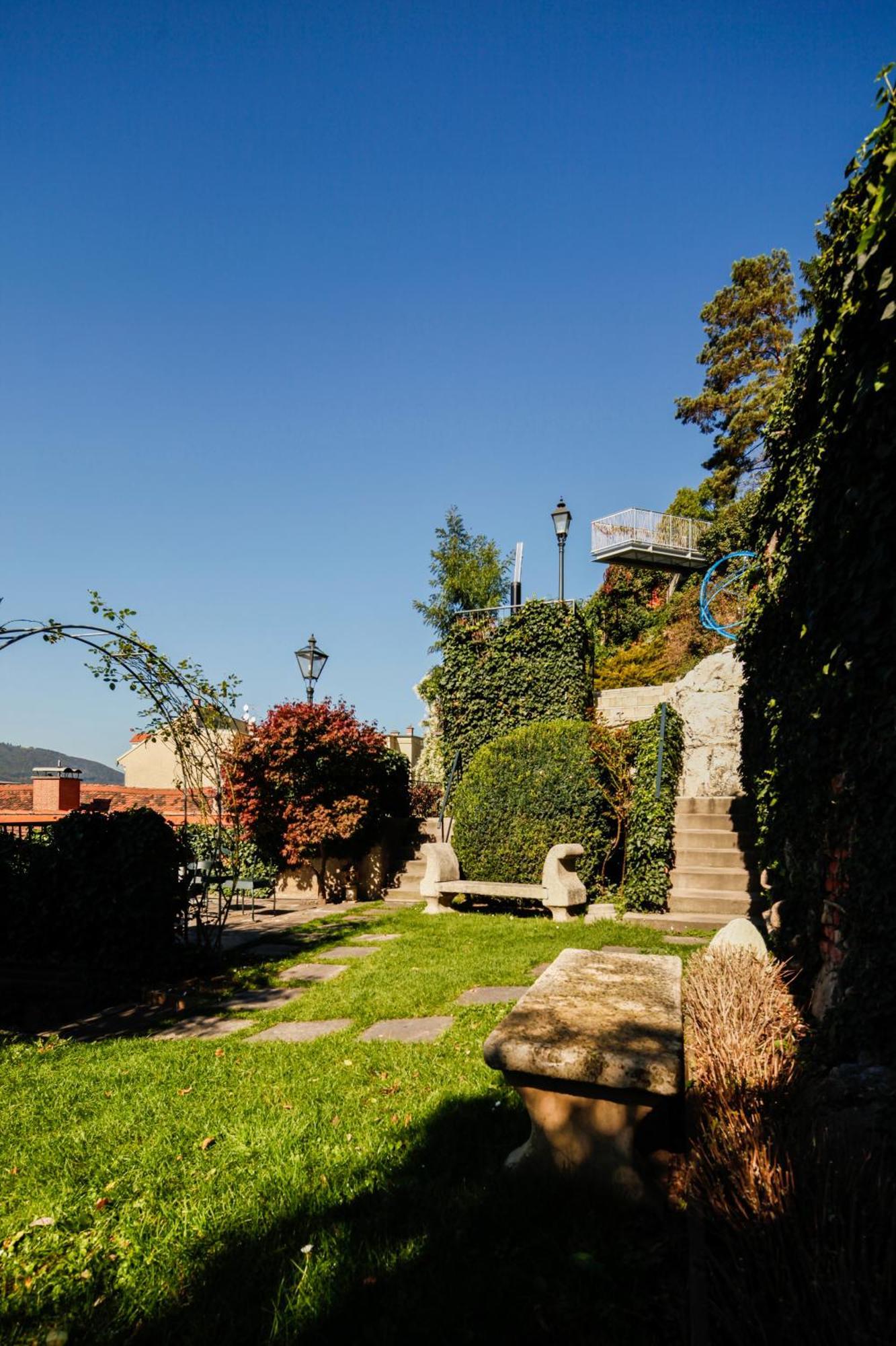 Schlossberghotel Γκρατς Εξωτερικό φωτογραφία The gardens of the castle