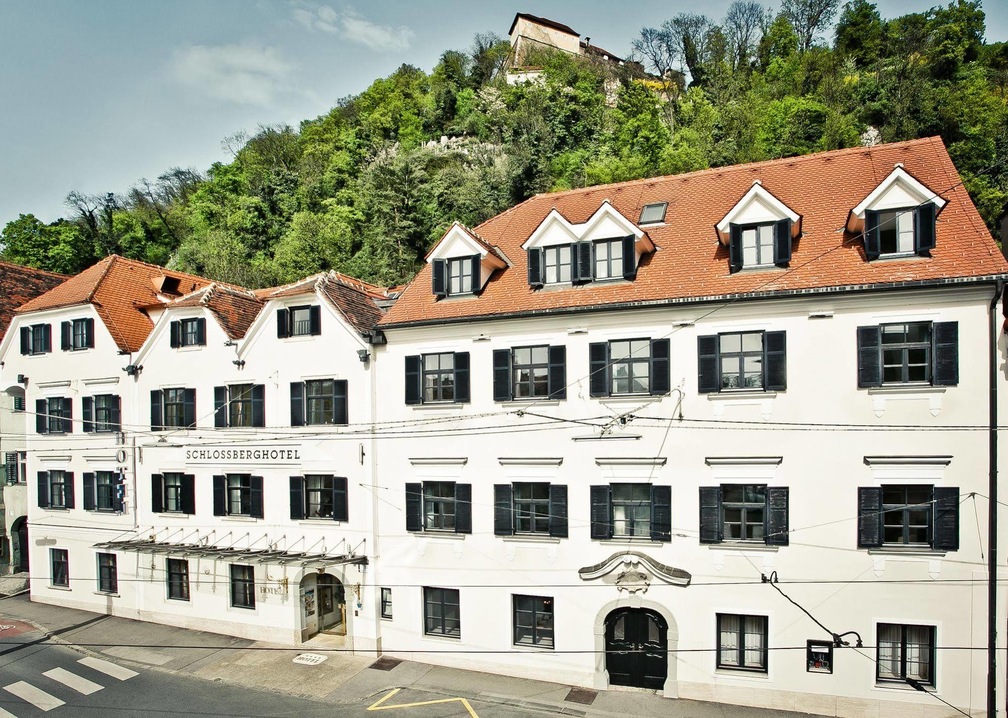 Schlossberghotel Γκρατς Εξωτερικό φωτογραφία The former Augustiner Chorherren brewery in Salzburg